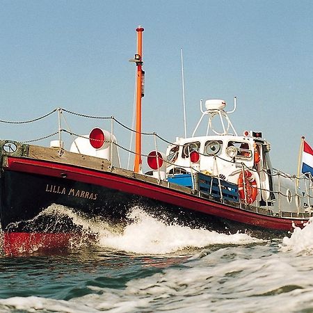 Отель Reddingsboot Harlingen Boat Экстерьер фото